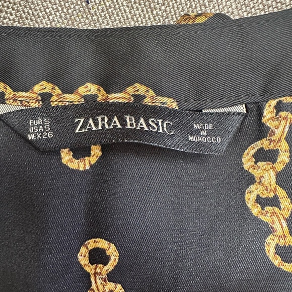 Zara Black and Gold Chain Pattern women Shirt size small - Picture 6 of 6
